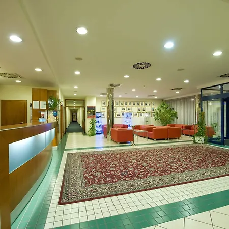 Ramada Airport 4* Prag