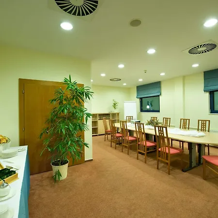 Ramada Airport 4*