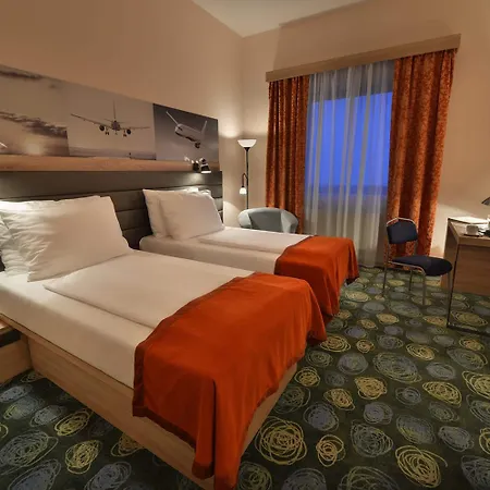 Ramada Airport 4*