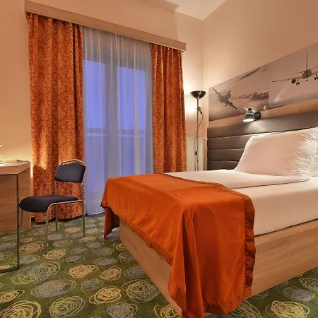 מלון Ramada Airport