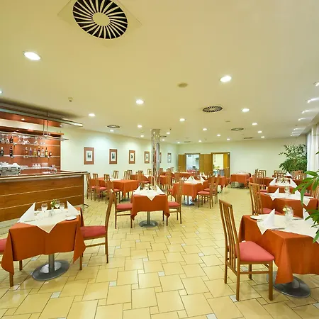 Hotel Ramada Airport 4*