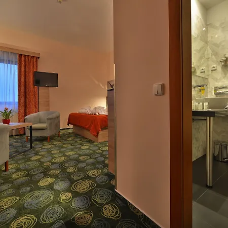 Hotel Ramada Airport