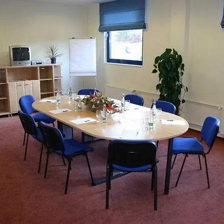 Ramada Airport מלון 4*