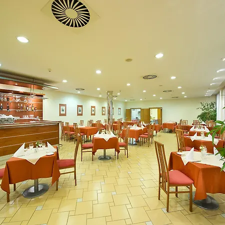 מלון Ramada Airport