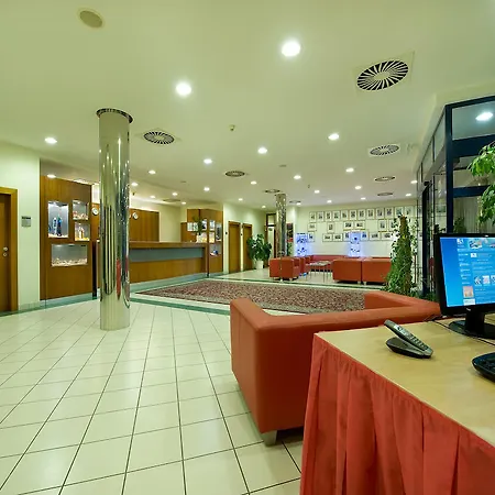 מלון Ramada Airport