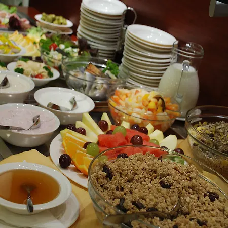 Ramada Airport Hotel 4*