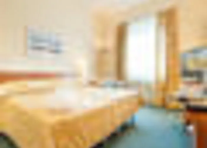 Hotell Ramada Airport 4*