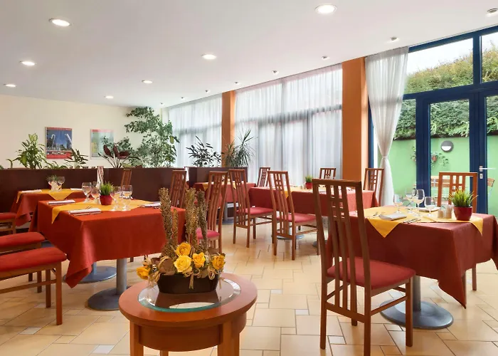 Ramada Airport Hotell 4*