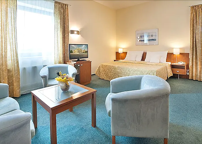 Ramada Airport 4*