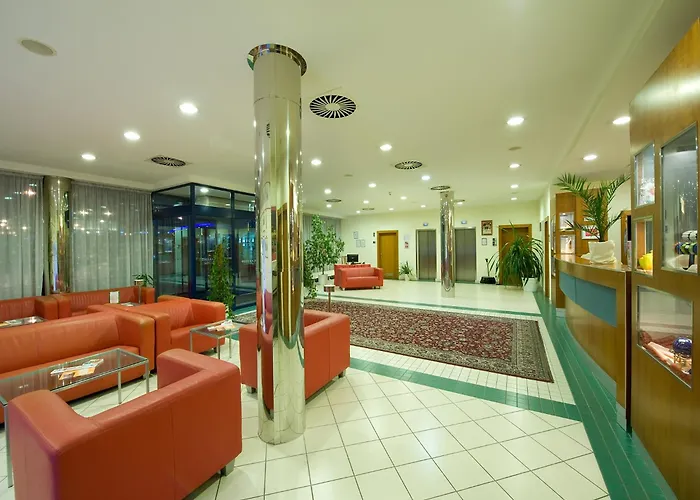 Ramada Airport Hotell 4*