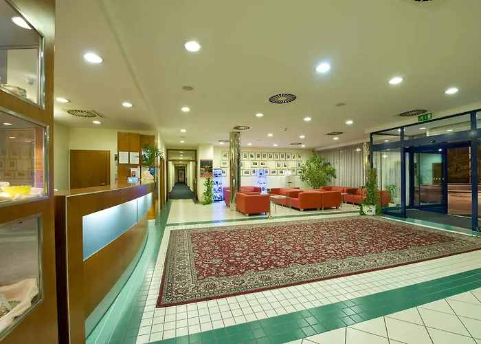 Ramada Airport 4* Prag