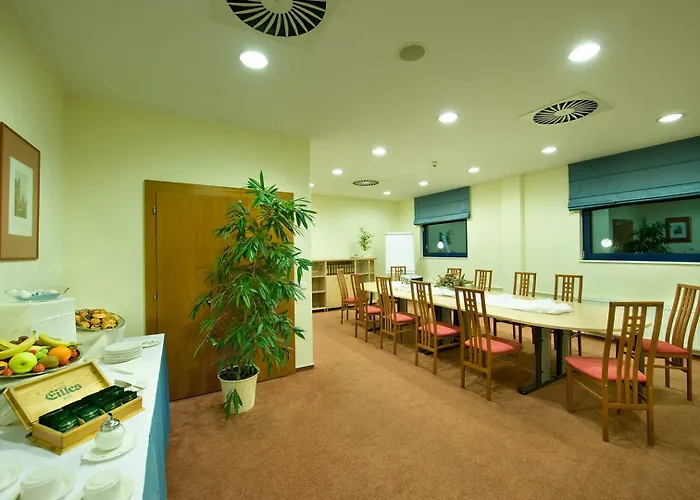 Ramada Airport 4*