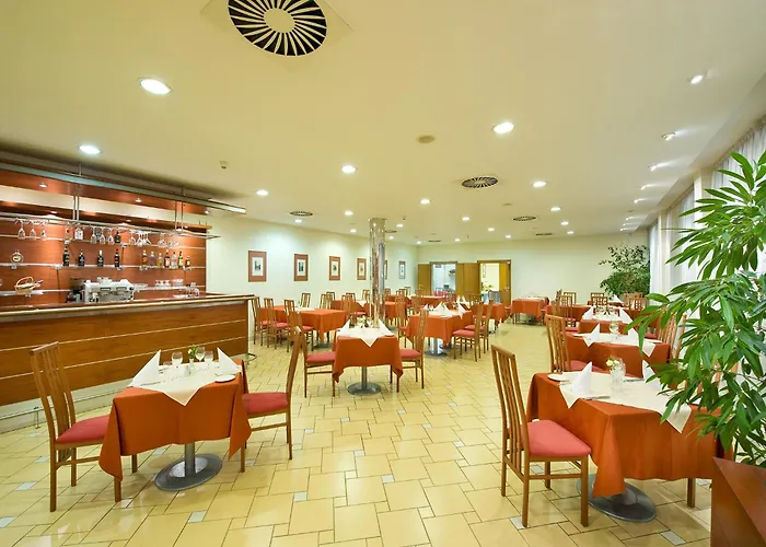 Hotell Ramada Airport 4*