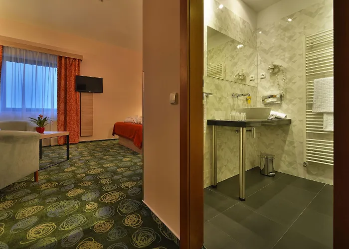 Ramada Airport Hotell 4*