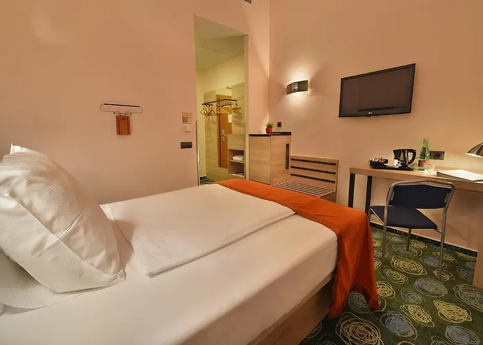 Ramada Airport 4*