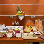 Ramada Airport 4*