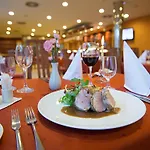 Otel Ramada Airport 4*