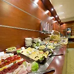 Otel Ramada Airport 4*