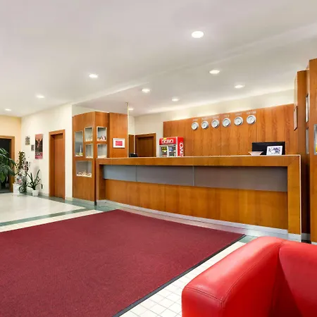 라마다 에어포트 프라하