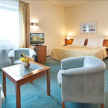 Ramada Airport 4*