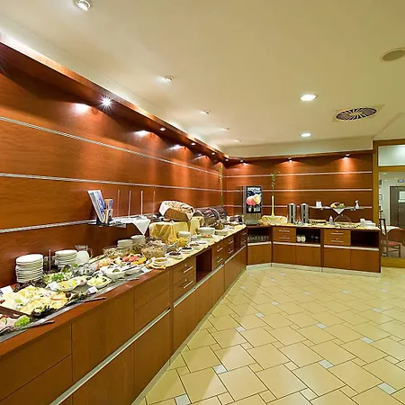 Ramada Airport 4*
