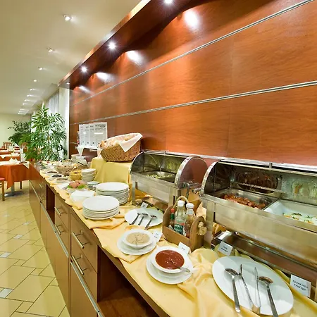 라마다 에어포트 호텔