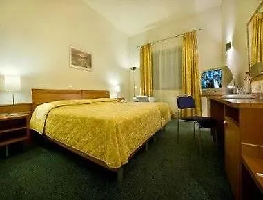 라마다 에어포트 호텔