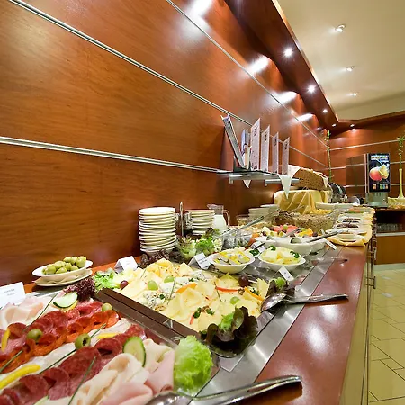 호텔 라마다 에어포트 4*