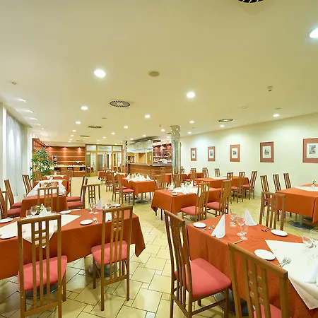 Ramada Airport Hotel Prague