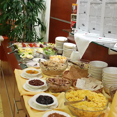 Ramada Airport 4* Praga