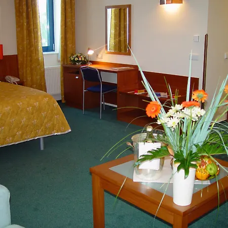 라마다 에어포트 호텔 4*