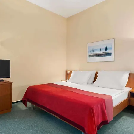 Ramada Airport 4* Prague