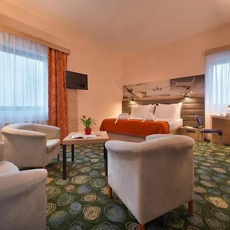 Hotel Ramada Airport