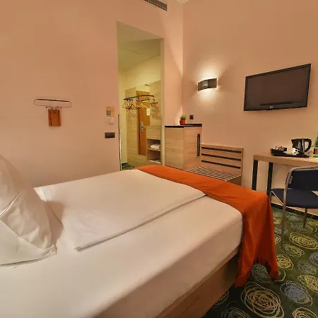 라마다 에어포트 4*