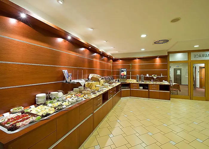 Ramada Airport 4*