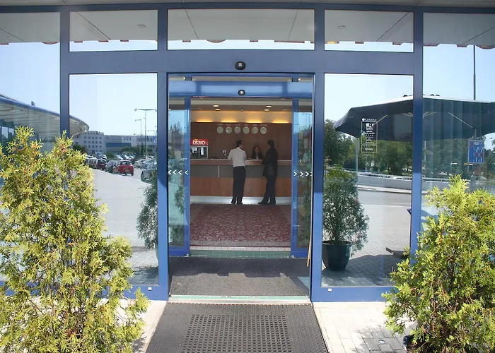 Ramada Airport Szálloda