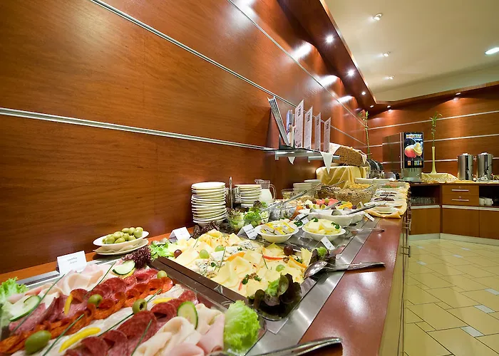 Hotel Ramada Airport 4*