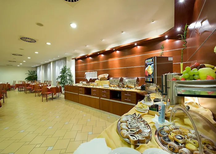 Ramada Airport Szálloda 4*