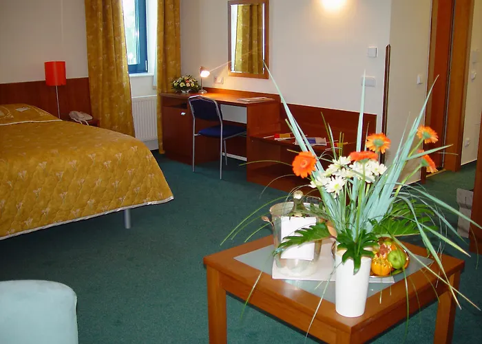 Ramada Airport Hotel 4*