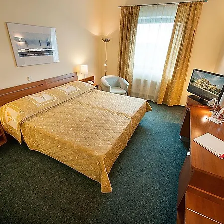 Ramada Airport Отель 4*