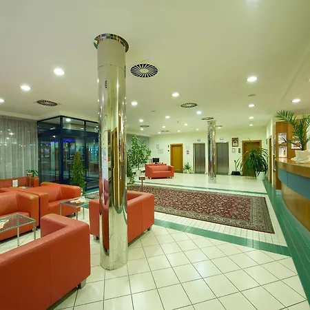 Ramada Airport Отель 4*