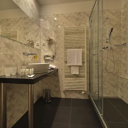 Ramada Airport Отель 4*