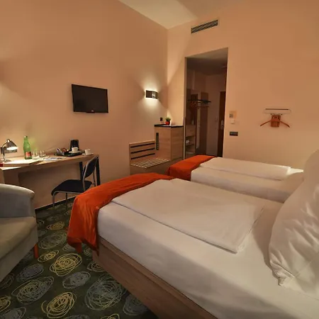 Ramada Airport Прага