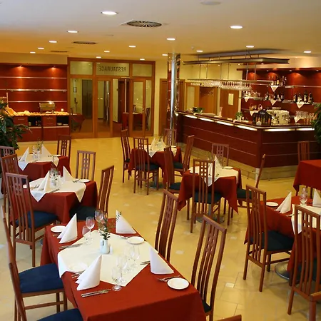 Ramada Airport 4*