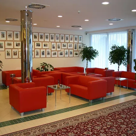 Ramada Airport Отель 4*